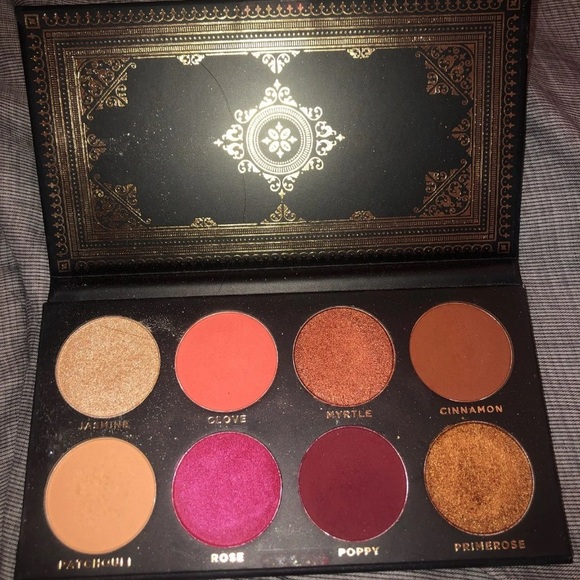 Ace Beautē eyeshadow palette - Picture 2 of 2